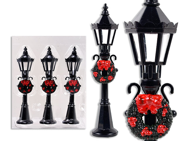 3pk 4-3/4in(H) x 7/8in(L) Xmas Plastic Streetlight w/Wreath Decoration. Clam Shell.